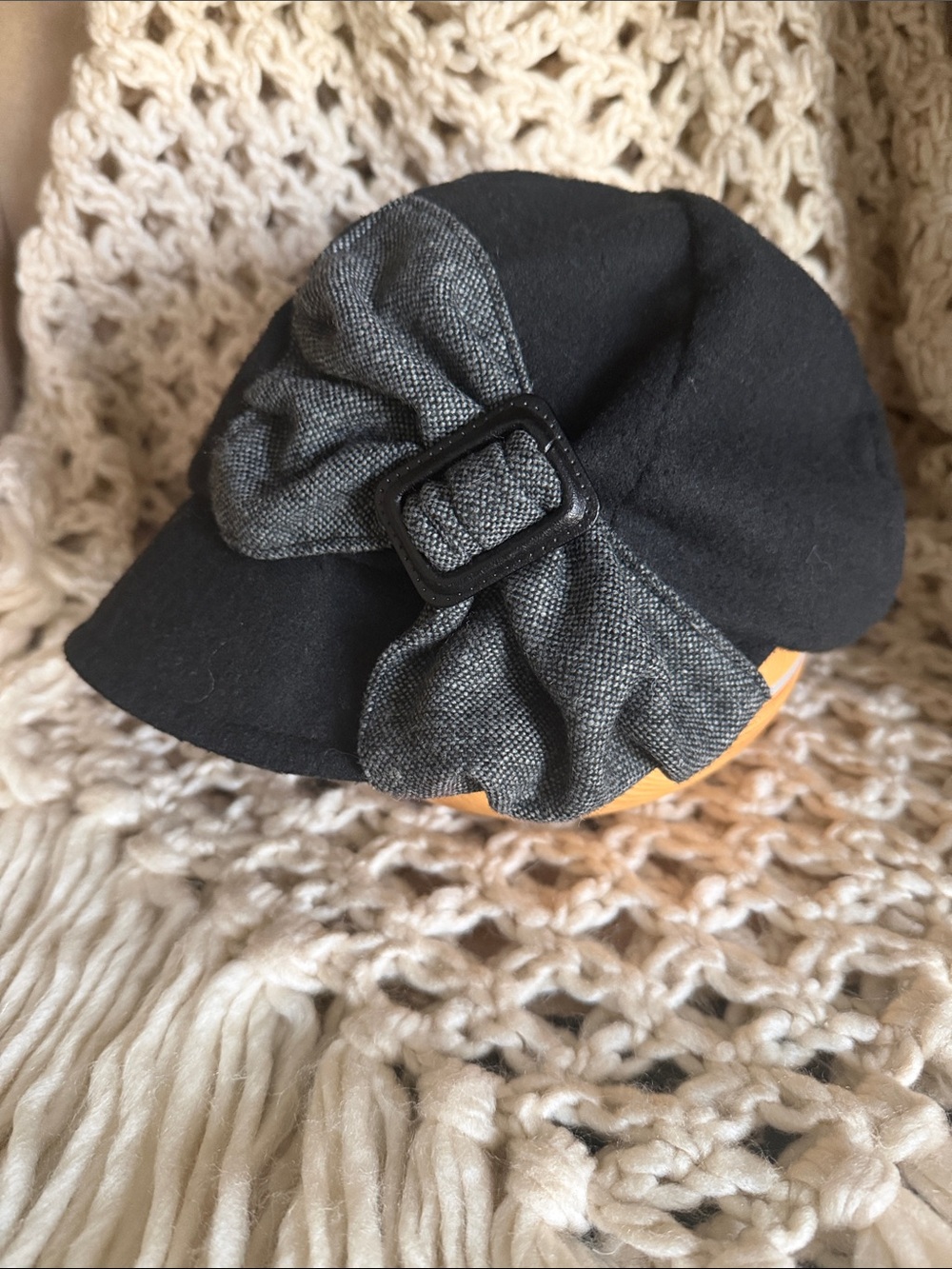 San Diego Hat Co - Stylish Black Women's Wool Cloche Hat with Gray Bow Accent
